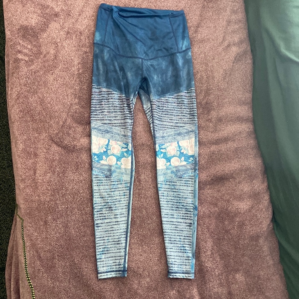 bewildher small business legging made out of recycled bottles :)